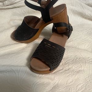 Dansko sandals size 37